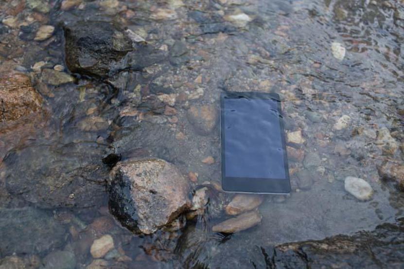 Suya düşen telefonu kurtarmak için... İşte adım adım yapmanız gerekenler