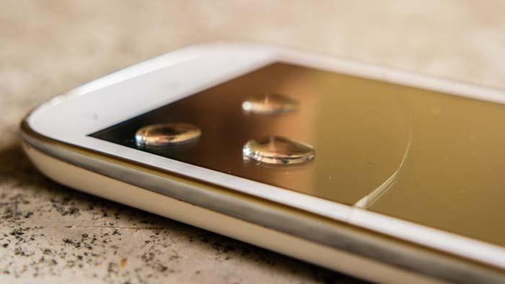 Suya düşen telefonu kurtarmak için... İşte adım adım yapmanız gerekenler