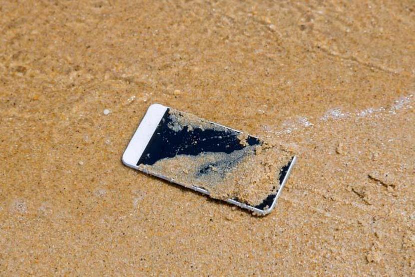 Suya düşen telefonu kurtarmak için... İşte adım adım yapmanız gerekenler