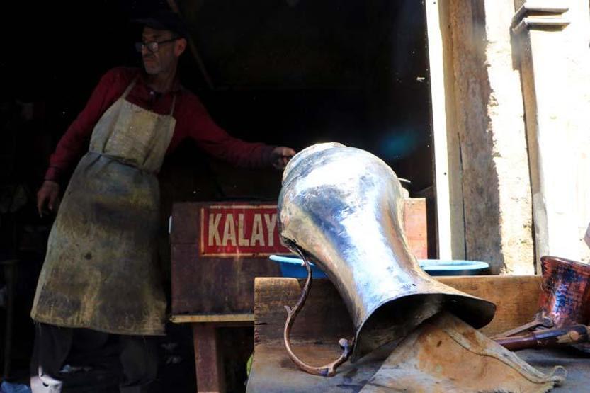 Adanalı ‘süper kalaycı’ ayda 15 bin lira kazanıyor
