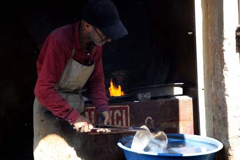 Adanalı ‘süper kalaycı’ ayda 15 bin lira kazanıyor