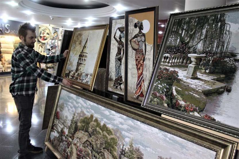 İpliklerden 3 boyutlu resim yapıyor