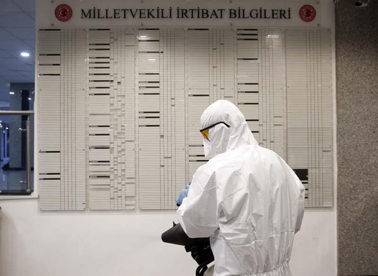 Mecliste koronavirüs için dezenfeksiyon yapıldı