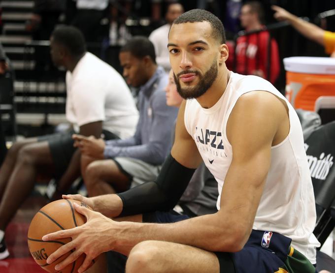 Utah Jazzlı basketbolcuda koronavirüs çıktı, NBA tüm maçları süresiz askıya aldı