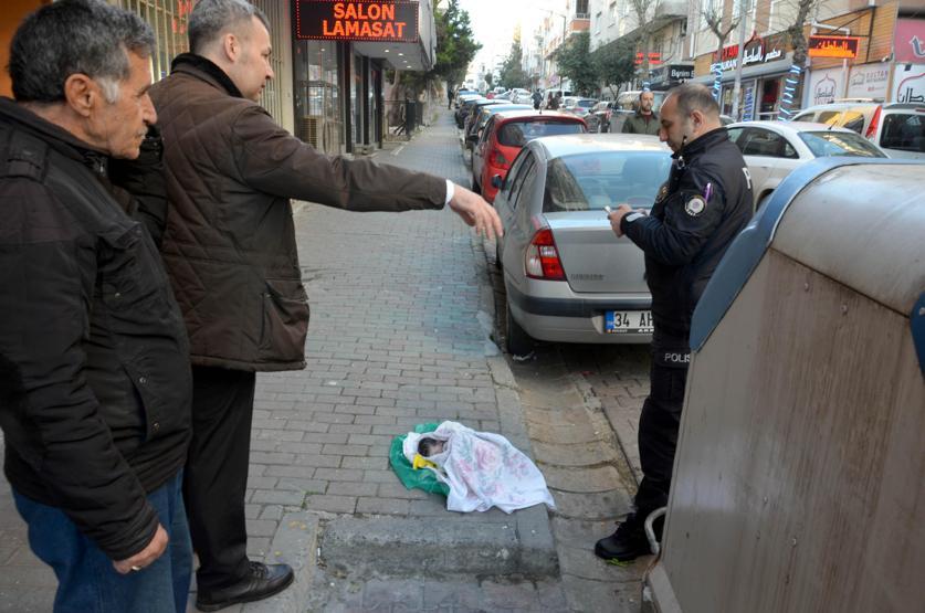 Çöpe atılan bebek kuvöze alındı