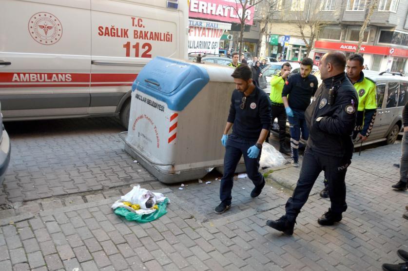 Çöpe atılan bebek kuvöze alındı
