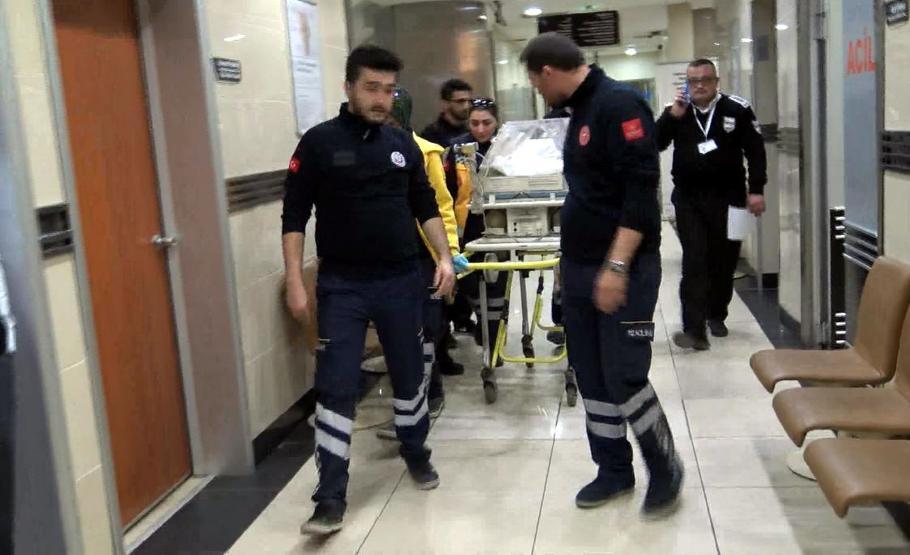 Çöpe atılan bebek kuvöze alındı