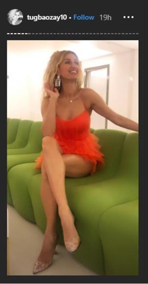 Tuğba Özay Instagramda defile yaptı