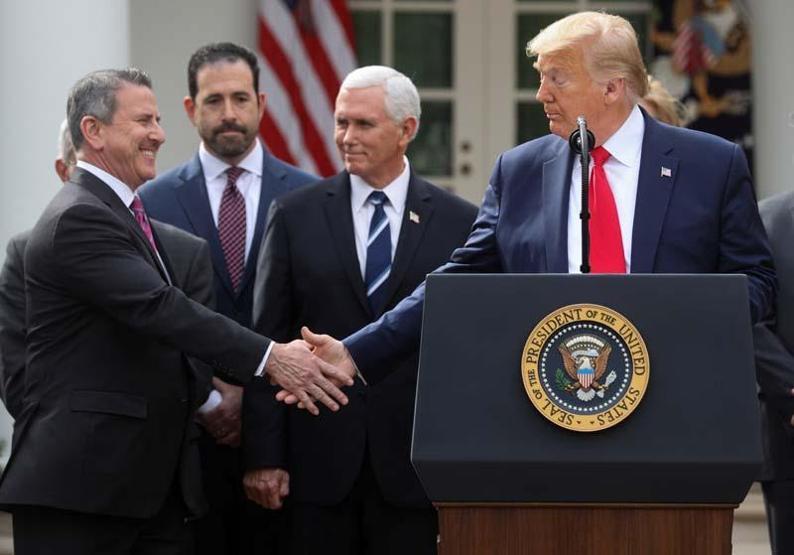 Trump saniyeler içinde çelişti