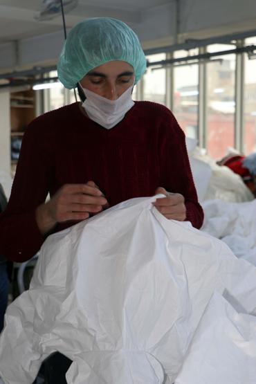 Koronavirüse karşı koruyucu tulum siparişleri patladı