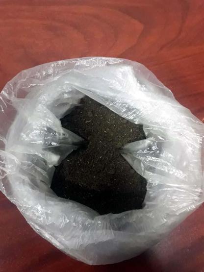 Şalvarında sakladığı yeşil reçeteyle alınan ilaçları satarken yakalandı