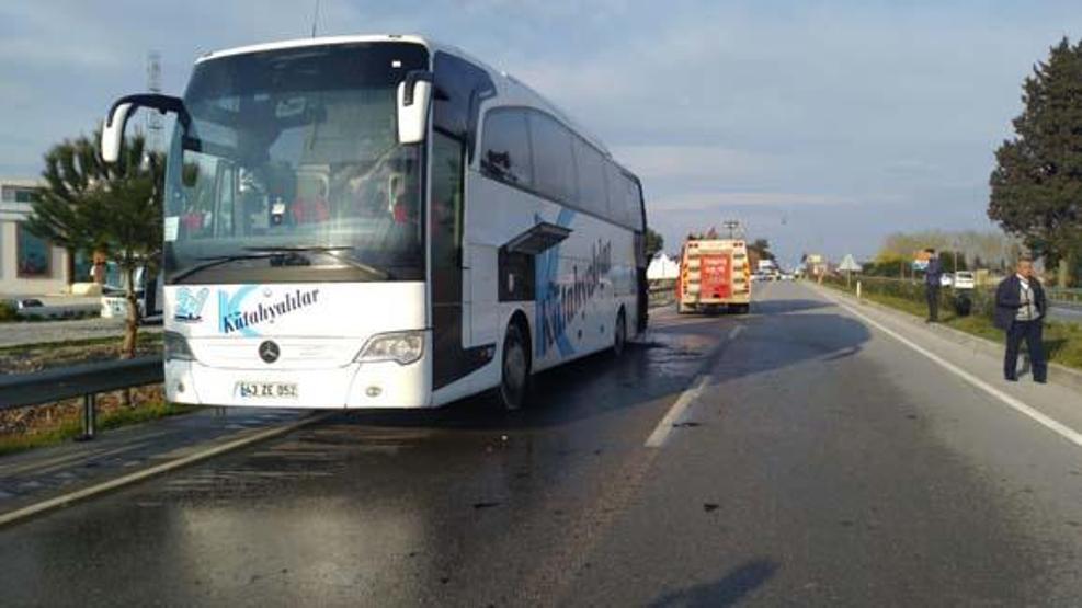 Yolcu otobüsü alev aldı, yolcular tahliye edildi