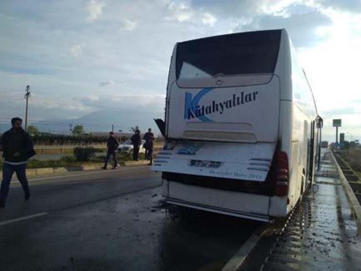 Yolcu otobüsü alev aldı, yolcular tahliye edildi