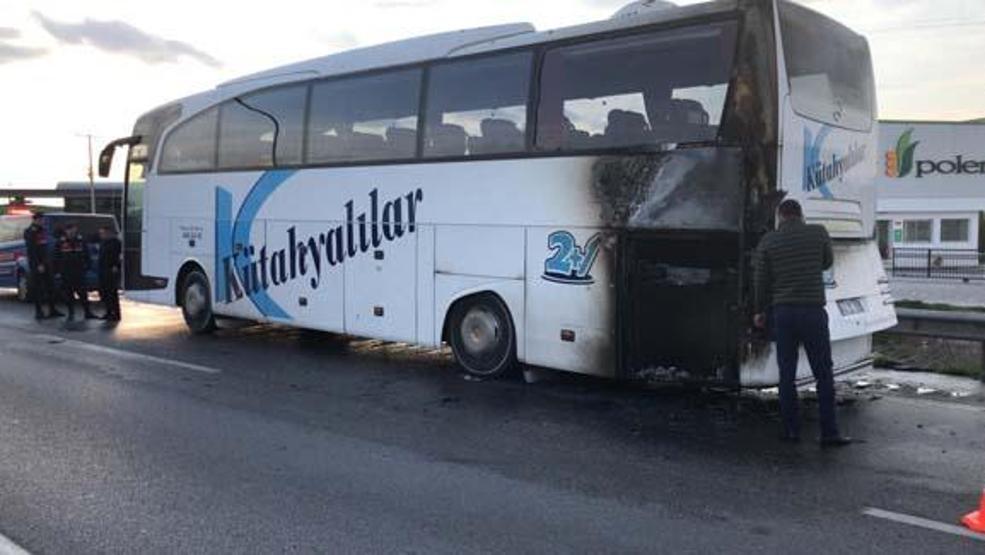 Yolcu otobüsü alev aldı, yolcular tahliye edildi