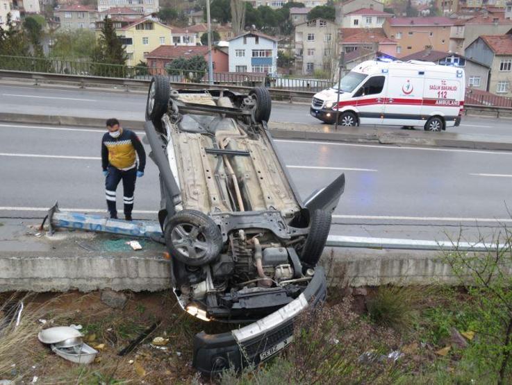 Doktor takla atıp ters dönen araçtan yaralı kurtuldu