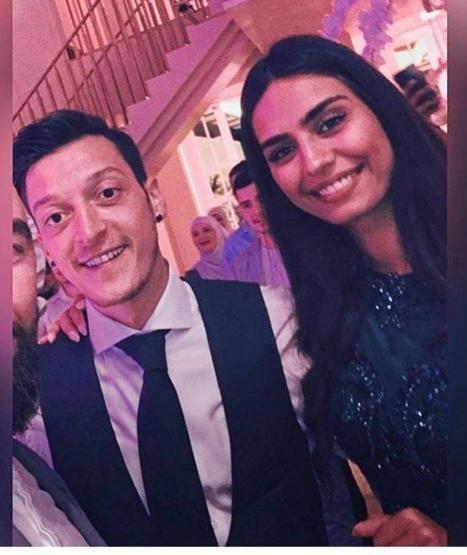 Mesut Özil ve Amine Gülşe’nin koronavirüs önlemi