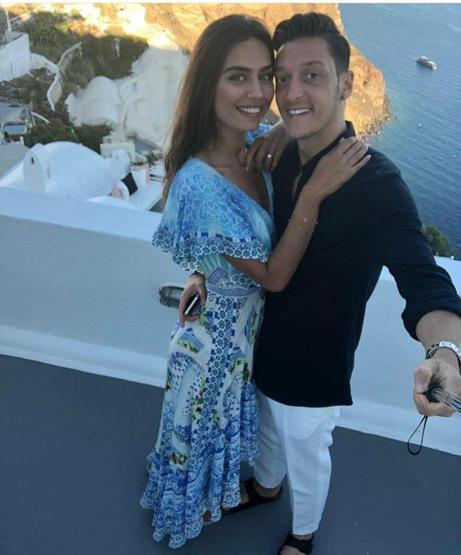 Mesut Özil ve Amine Gülşe’nin koronavirüs önlemi