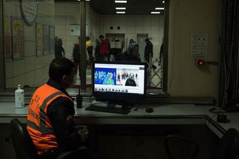 Tüm istasyonlara yerleştirildi Yolcular böyle izleniyor
