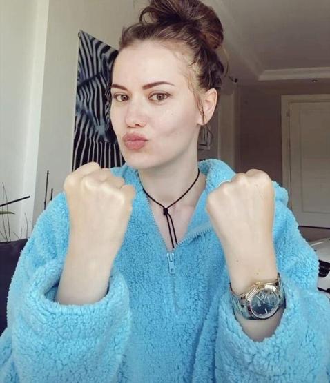 Fahriye Evcenden el dansı