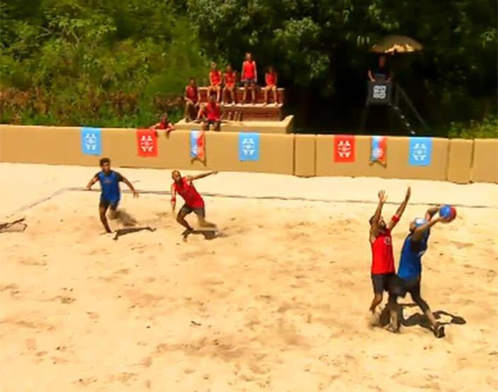 Survivorda ödül oyununda kavga Parviz diskalifiye edildi