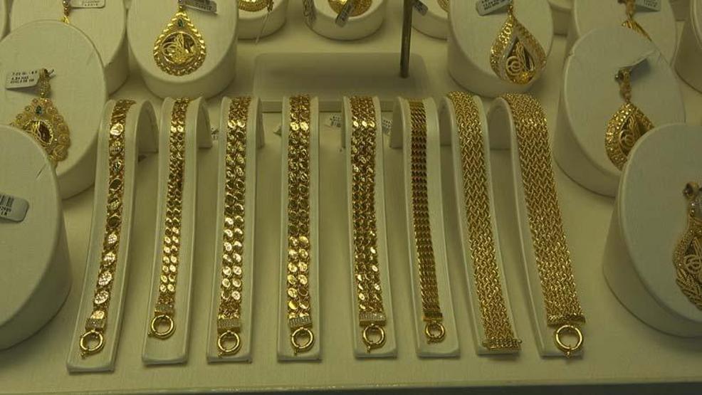Altın fiyatları yükselince, kuyumcular iş yerlerini açmaya başladı