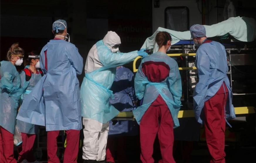 İngiltereyi ikiye bölen açıklama: Solunum cihazları ölme ihtimali yüksek hastalardan çıkarılıp gençlere takılabilecek