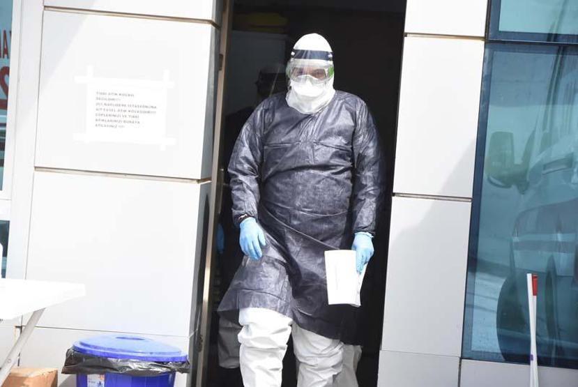Koronavirüs ile mücadele eden 112 Acil Sağlık personeli, ailelerinden ayrı