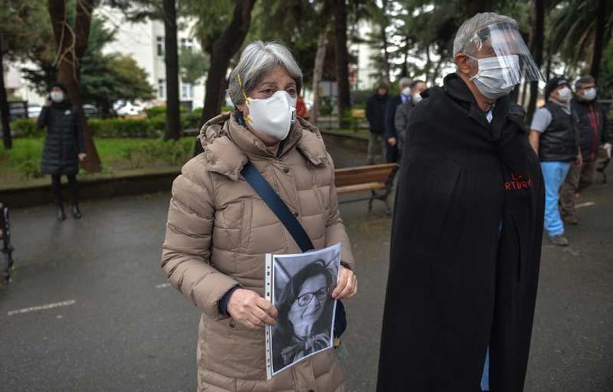 Koronavirüsten hayatını kaybeden Prof. Dr. Öz için Cerrahpaşada 1 dakikalık saygı duruşu