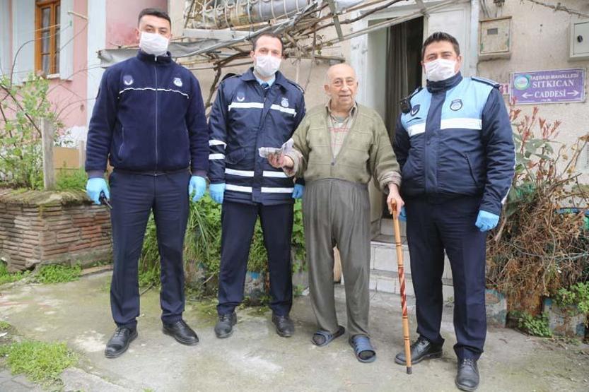 Zabıtaya hitabıyla duygulandıran Burhan amca hastaneye kaldırıldı