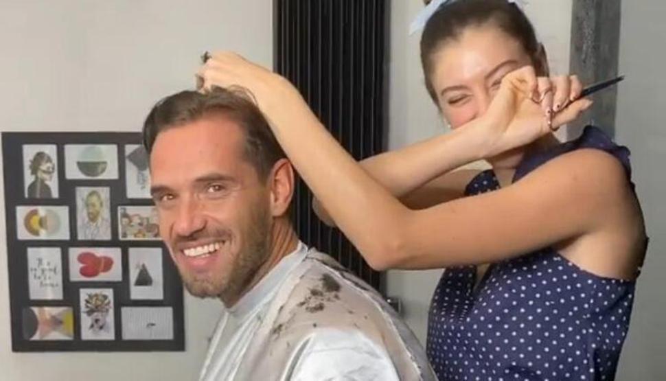 Şeyma Subaşı, Guido Seniayı evde tıraş etti