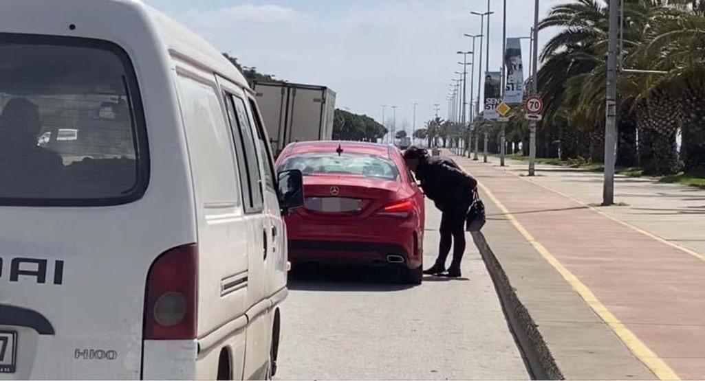 İstanbulda pes dedirten görüntüler... Yol ortasında fuhuş pazarlığı