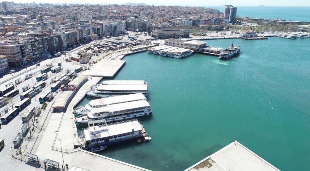 Kadıköy Meydanı korona nedeniyle boş kaldı