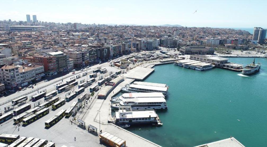 Kadıköy Meydanı korona nedeniyle boş kaldı