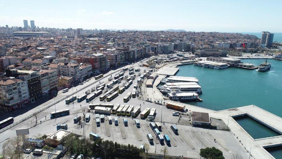 Kadıköy Meydanı korona nedeniyle boş kaldı