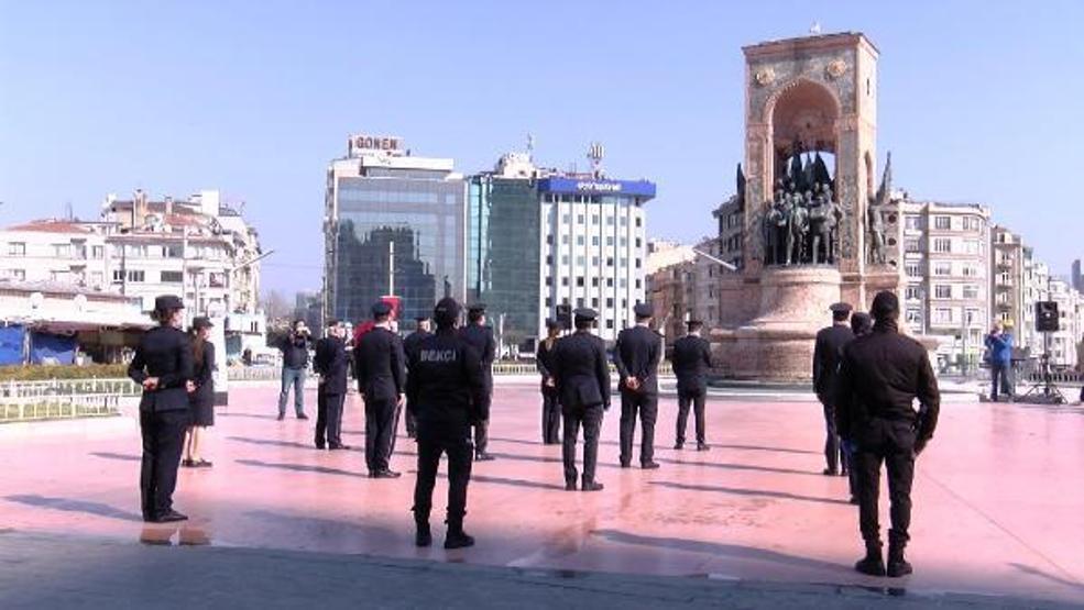 Taksimde sosyal mesafeli tören