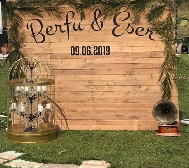 Berfu Yenenler düğünün perde arkasını anlattı: İlk saatler rezaletti