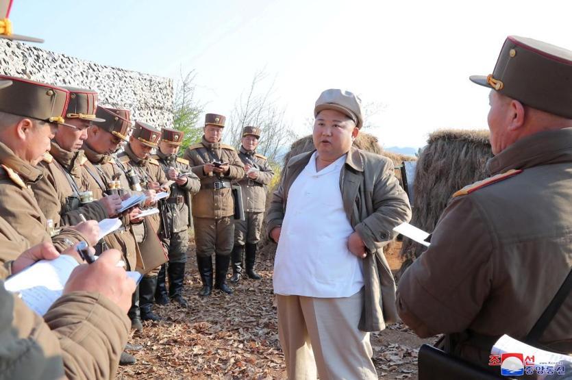 Koronavirüse meydan okudu: Kuzey Kore lideri Kim, askeri tatbikatta