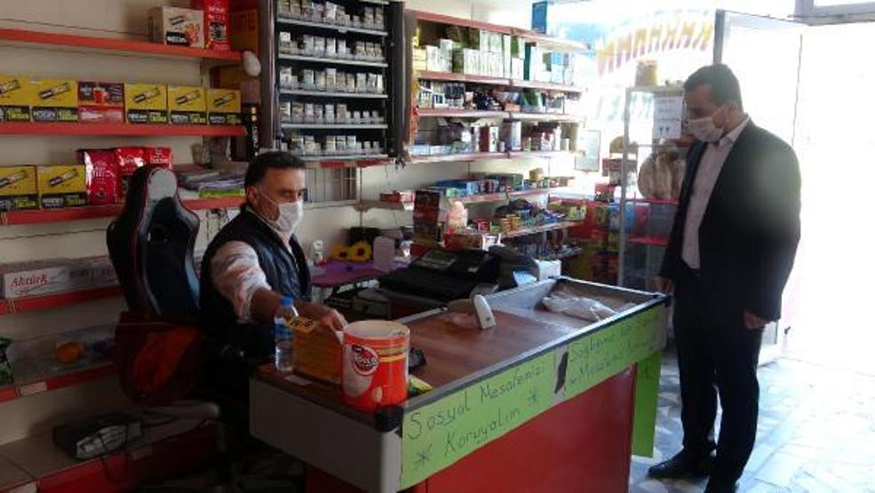 Borcu ödedi, veresiye defterini yaktı