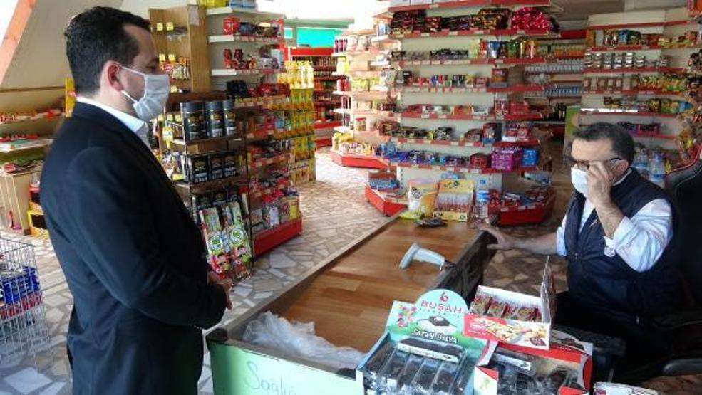 Borcu ödedi, veresiye defterini yaktı