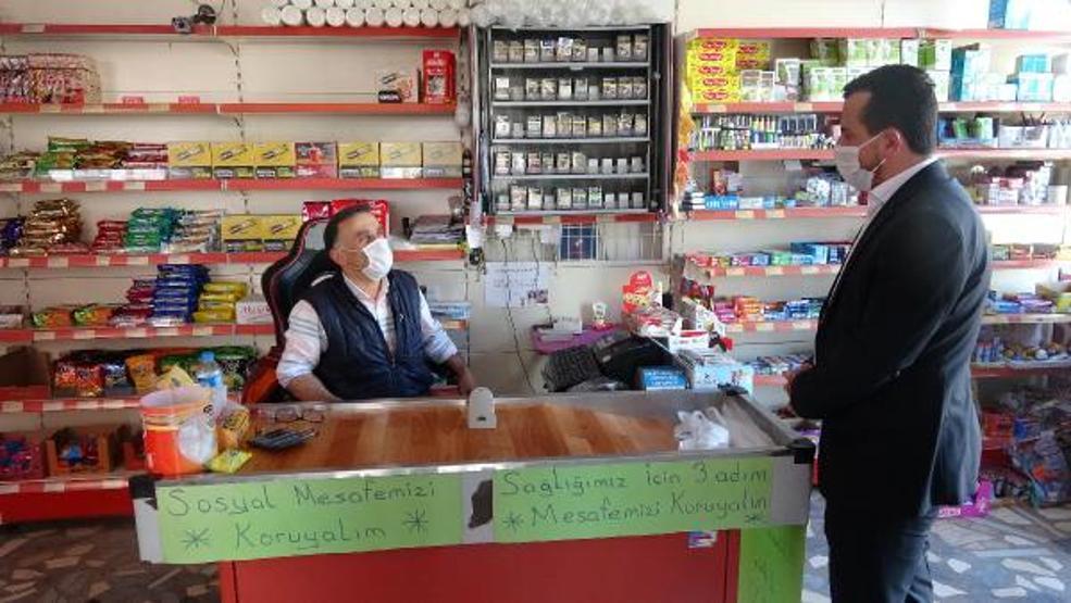 Borcu ödedi, veresiye defterini yaktı