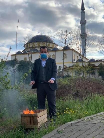 Borcu ödedi, veresiye defterini yaktı