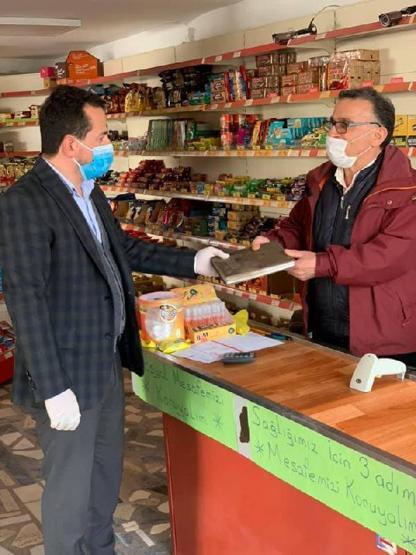 Borcu ödedi, veresiye defterini yaktı