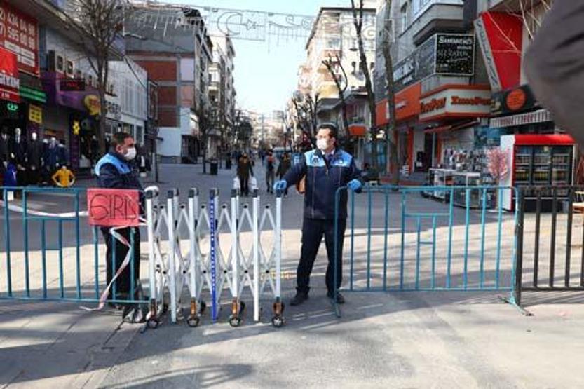 Bağcılar’ın en işlek caddeleri yayalara kapatıldı
