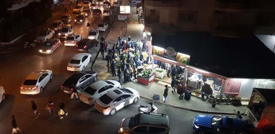 Yasağı duyan vatandaşlar market ve fırınların önüne akın etti
