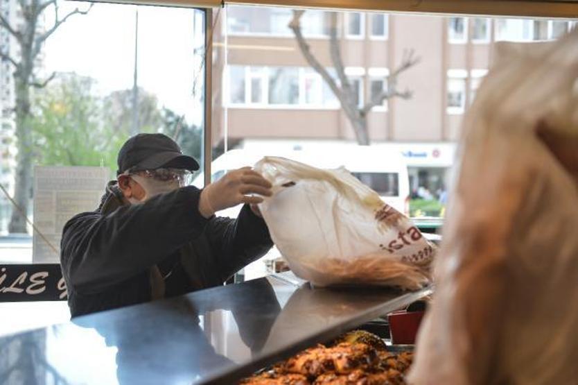 İstanbulda fırıncılar hafta sonundaki sokağa çıkma yasağına hazır
