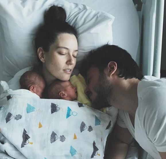 Pelin Akil ve Anıl Altanın ikiz kızları Alin ve Lina 1 yaşında