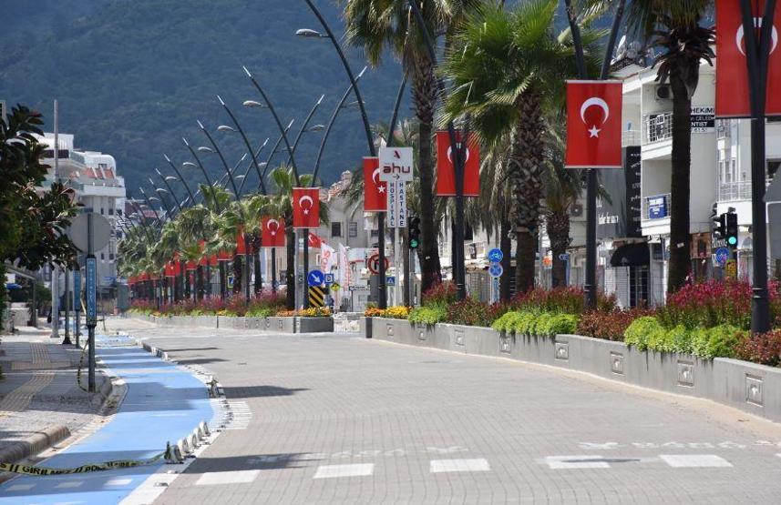 Antalya ve Muğlanın turistik bölgeleri en sakin günlerini yaşıyor
