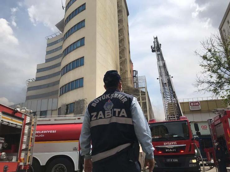 Gaziantepte 11 katlı otelde yangın