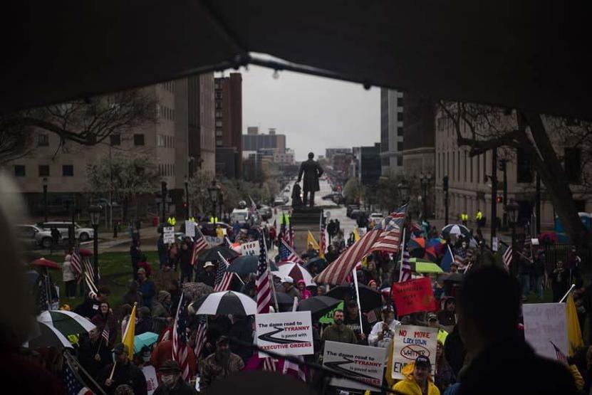 ABDnin Michigan eyaletinde kısıtlama karşıtı silahlı protestocular kongre binasına girdi