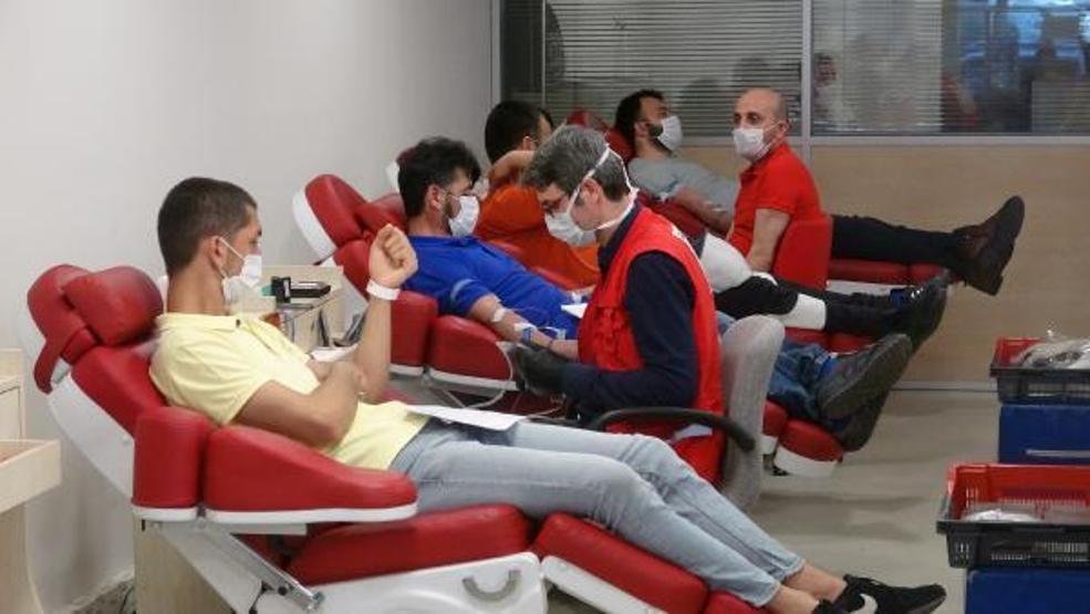 Kan verebilmek için sokağa çıktılar